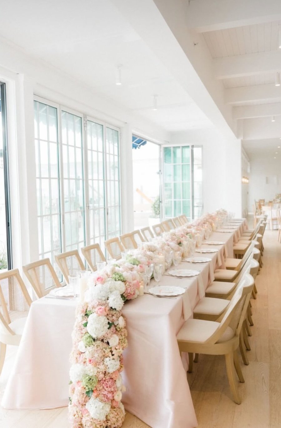 Long table with a cascading blush hydrangea runner